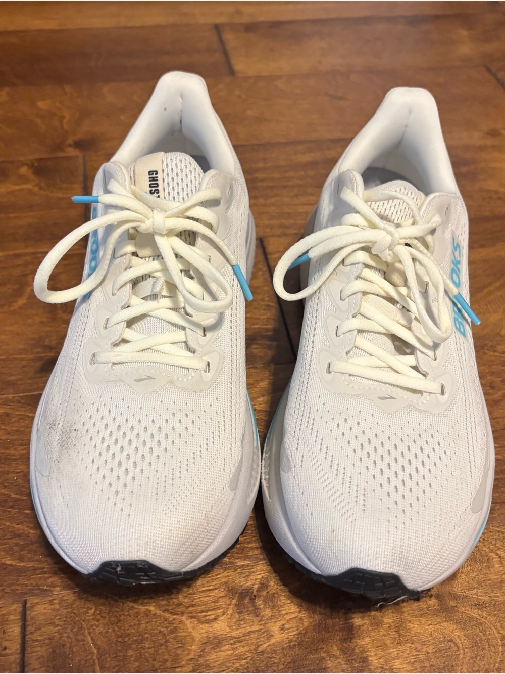 Brooks Ghost 17, size 10.5 in Coconut/Oyster/Blue